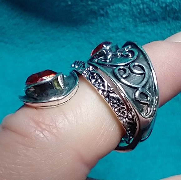 Silvertone red stone ring intricate decorative large - Picture 3 of 4